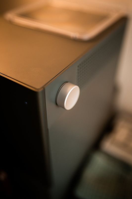 Close up of the brushed aluminum dial on the side of the machine
